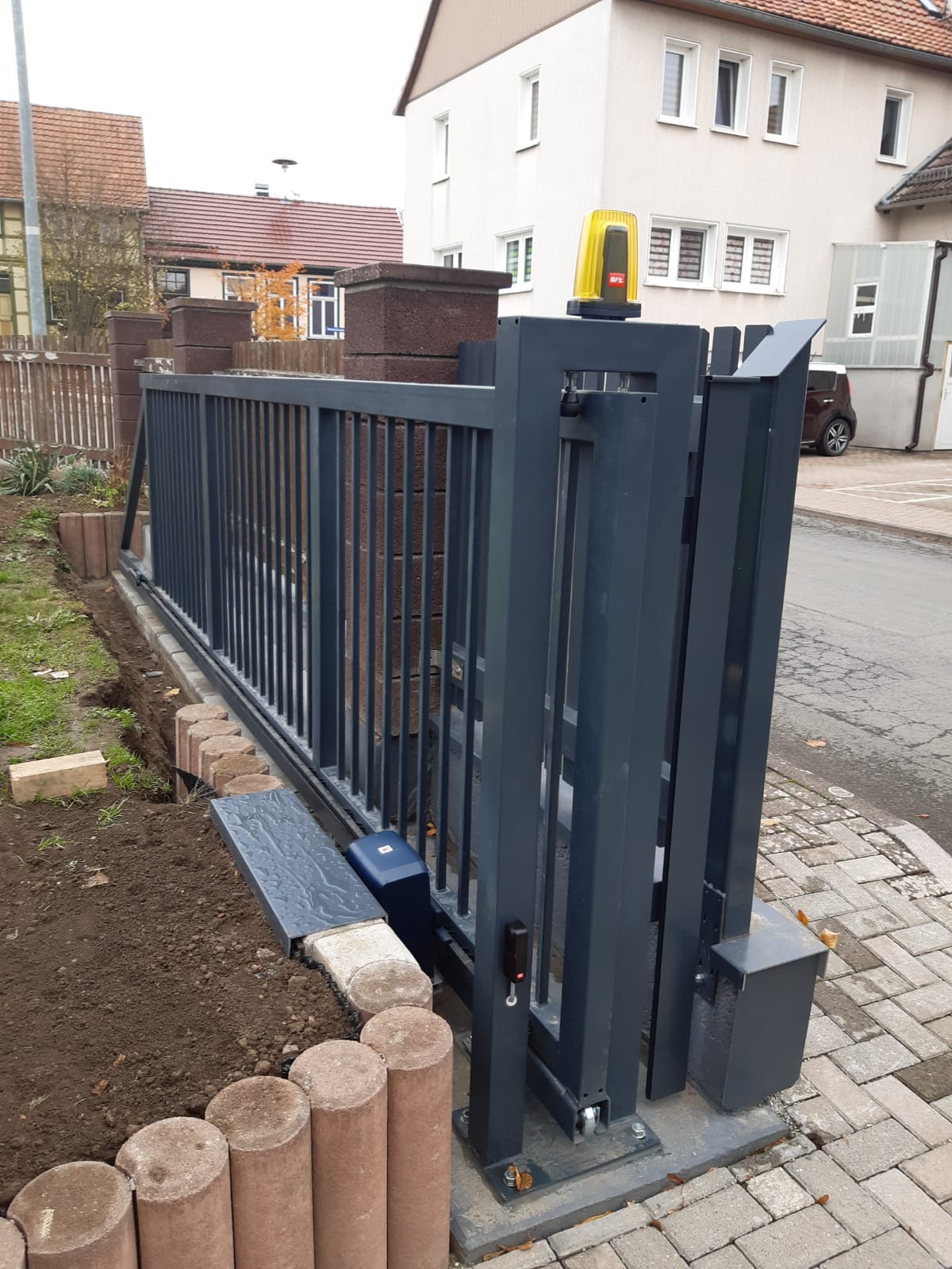 Schiebetor freitragend mit 20x20 VKR