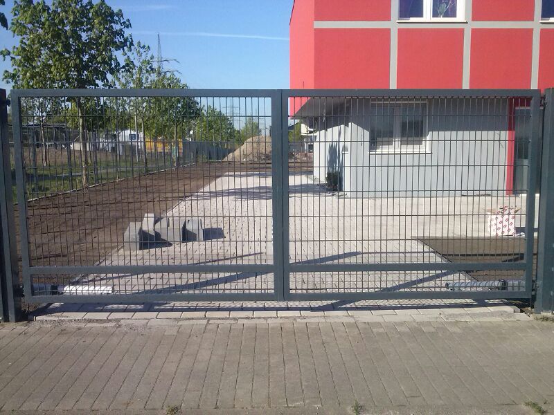 Doppelflügeltor mit Doppelstabmatte 8/6/8